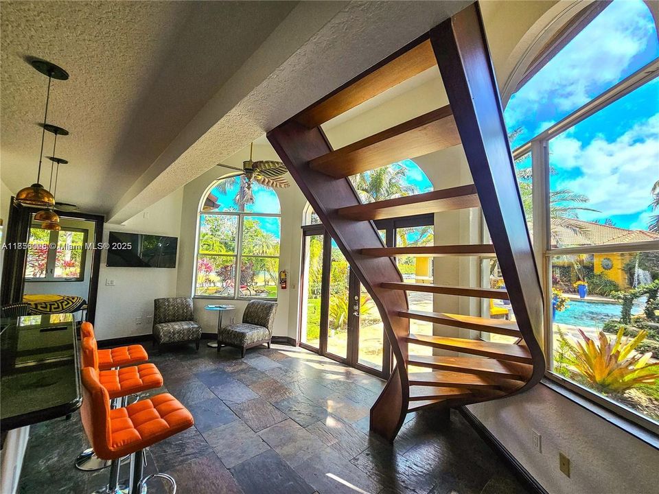 En Venta: $4,200,000 (6 camas, 4 baños, 4580 Pies cuadrados)