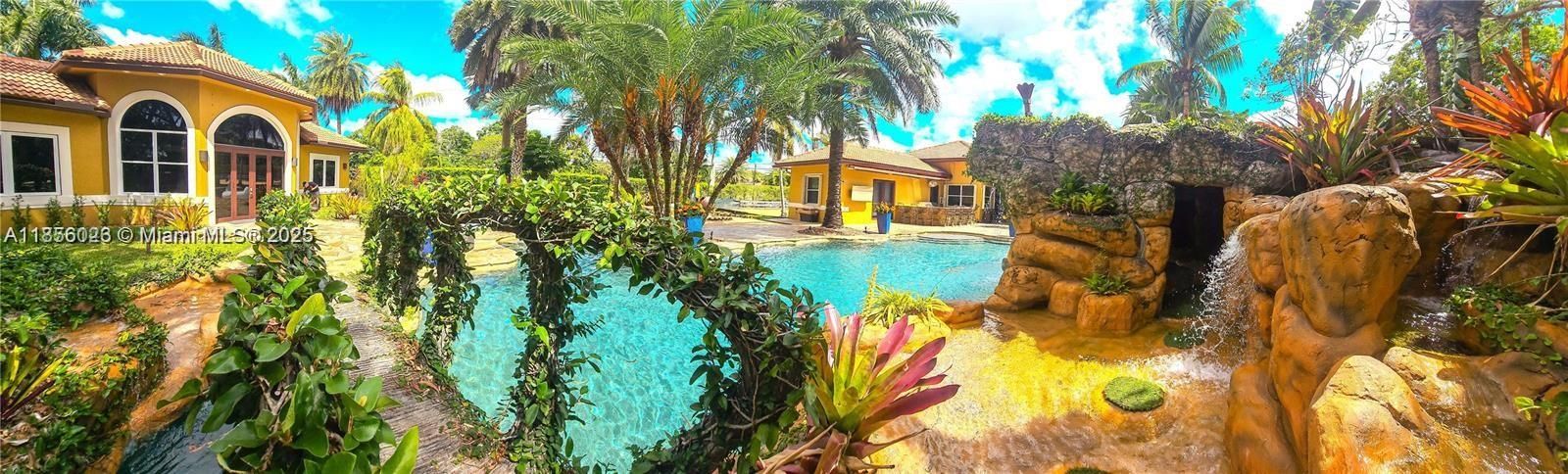 En Venta: $4,200,000 (6 camas, 4 baños, 4580 Pies cuadrados)