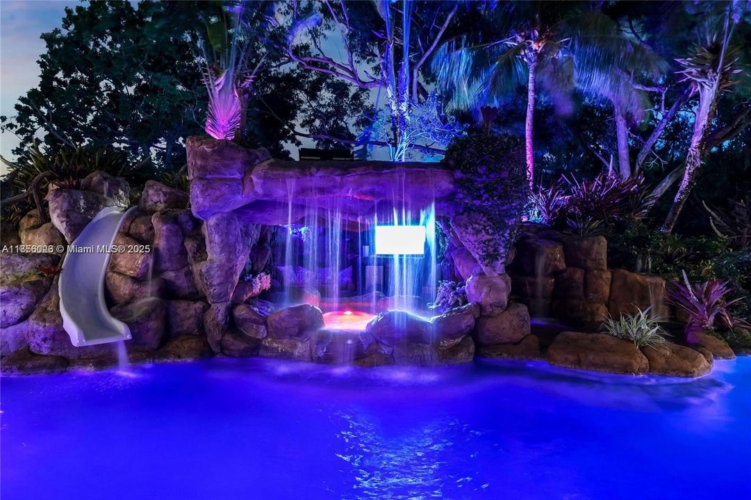 En Venta: $4,200,000 (6 camas, 4 baños, 4580 Pies cuadrados)