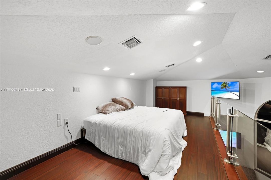 En Venta: $4,200,000 (6 camas, 4 baños, 4580 Pies cuadrados)