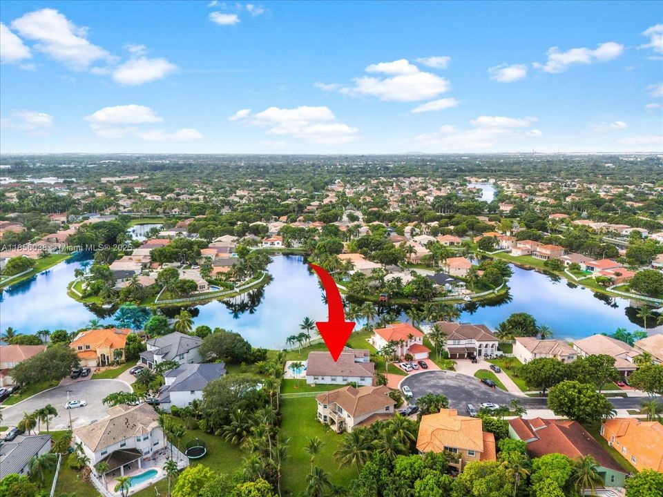 Vendido Recientemente: $895,000 (4 camas, 3 baños, 2650 Pies cuadrados)