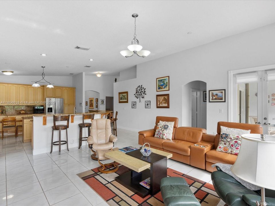 Vendido Recientemente: $895,000 (4 camas, 3 baños, 2650 Pies cuadrados)