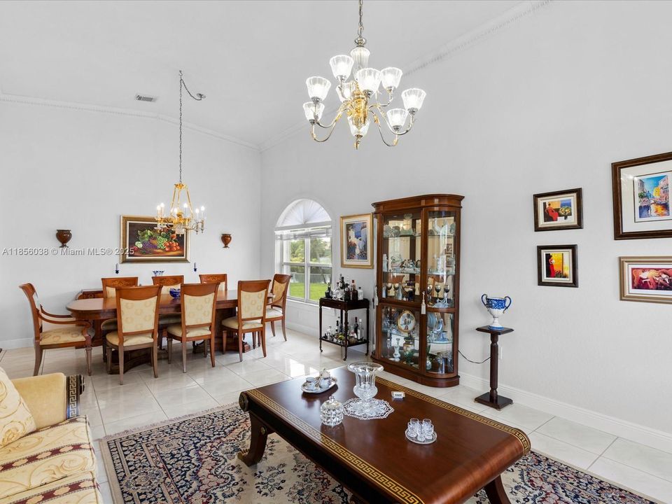 Vendido Recientemente: $895,000 (4 camas, 3 baños, 2650 Pies cuadrados)