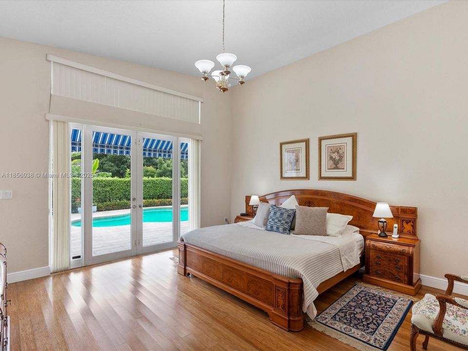 Vendido Recientemente: $895,000 (4 camas, 3 baños, 2650 Pies cuadrados)