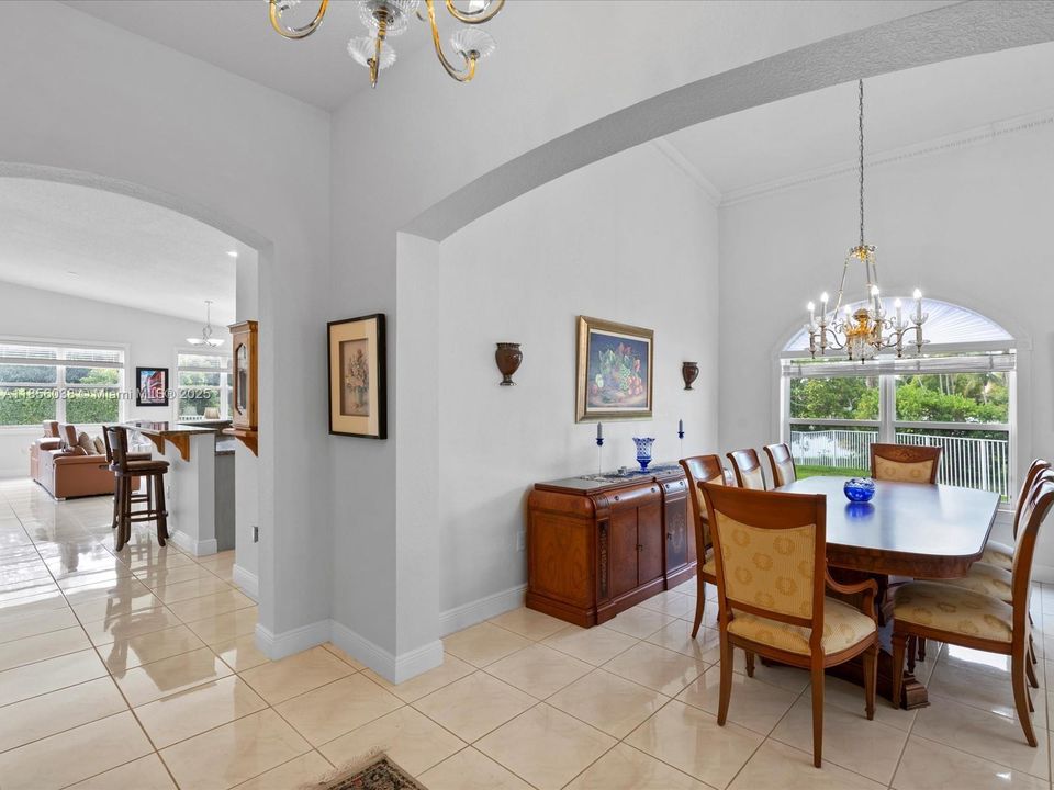 Vendido Recientemente: $895,000 (4 camas, 3 baños, 2650 Pies cuadrados)