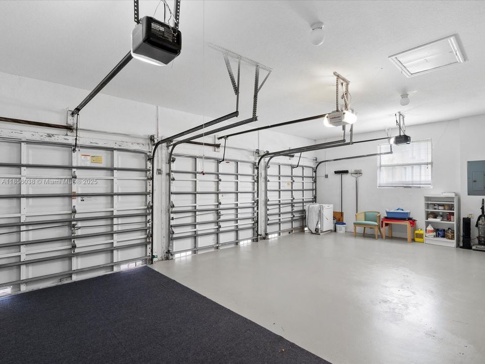 Vendido Recientemente: $895,000 (4 camas, 3 baños, 2650 Pies cuadrados)