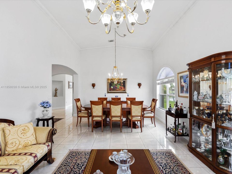 Vendido Recientemente: $895,000 (4 camas, 3 baños, 2650 Pies cuadrados)