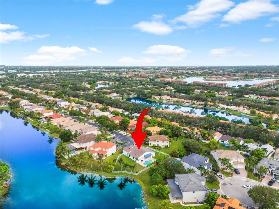 Vendido Recientemente: $895,000 (4 camas, 3 baños, 2650 Pies cuadrados)