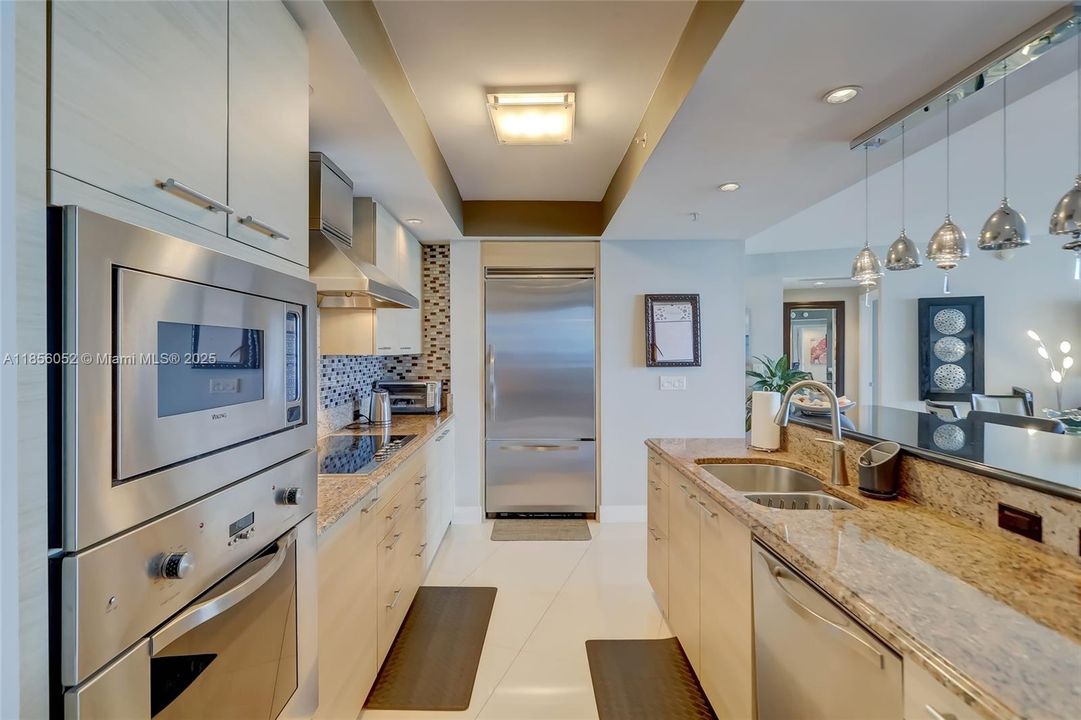 Active With Contract: $6,500 (2 beds, 2 baths, 1975 Square Feet)