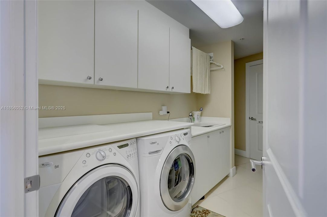 Active With Contract: $6,500 (2 beds, 2 baths, 1975 Square Feet)