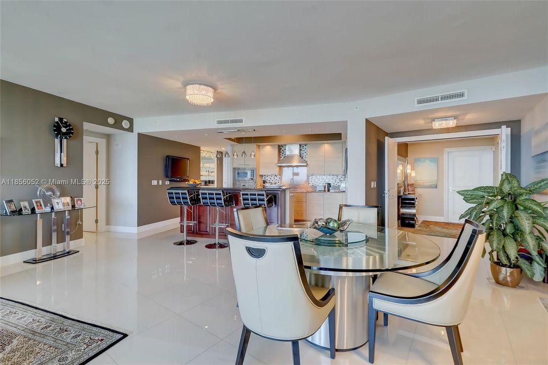 Active With Contract: $6,500 (2 beds, 2 baths, 1975 Square Feet)