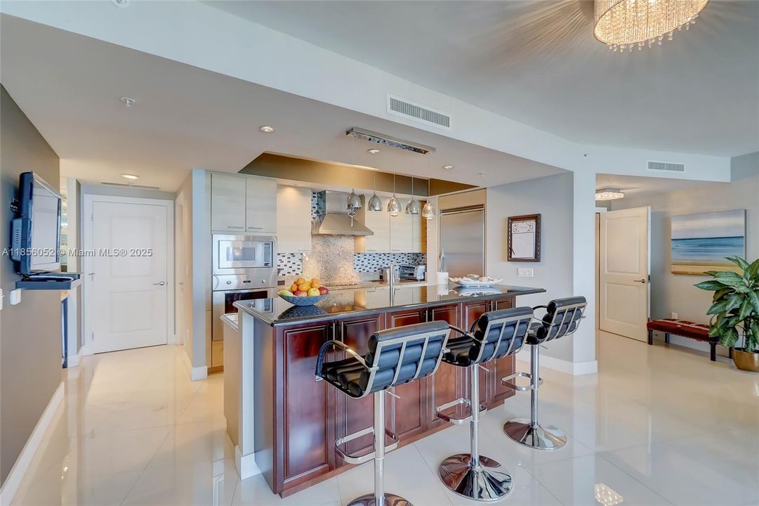 Active With Contract: $6,500 (2 beds, 2 baths, 1975 Square Feet)