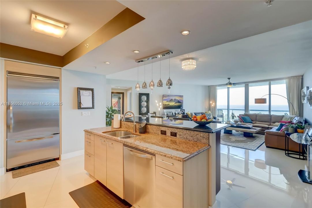 Active With Contract: $6,500 (2 beds, 2 baths, 1975 Square Feet)