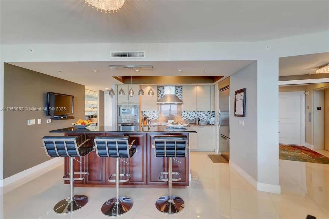 Active With Contract: $6,500 (2 beds, 2 baths, 1975 Square Feet)