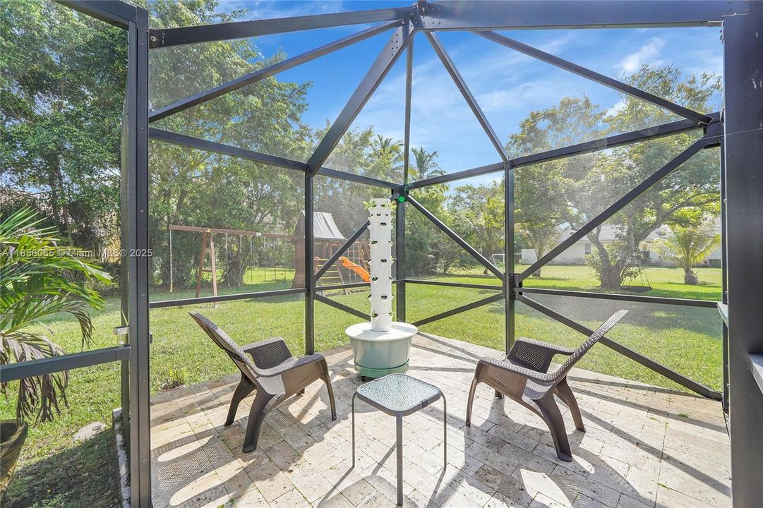 Недавно продано: $1,175,000 (4 спален, 3 ванн, 3358 Квадратных фут)