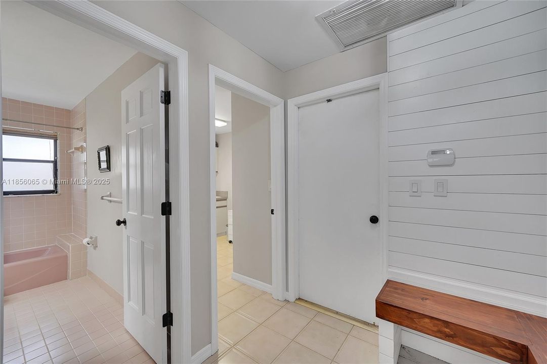 Недавно продано: $1,175,000 (4 спален, 3 ванн, 3358 Квадратных фут)