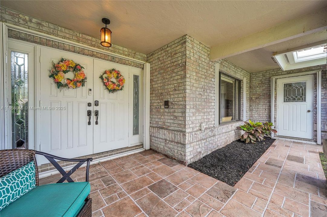 Недавно продано: $1,175,000 (4 спален, 3 ванн, 3358 Квадратных фут)