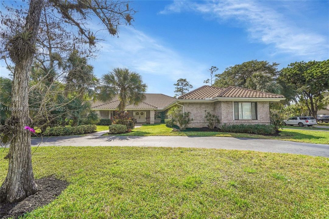 Недавно продано: $1,175,000 (4 спален, 3 ванн, 3358 Квадратных фут)