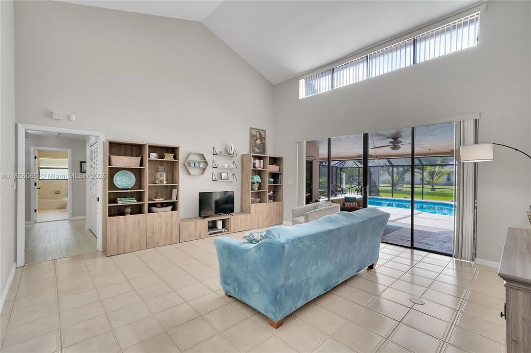 Недавно продано: $1,175,000 (4 спален, 3 ванн, 3358 Квадратных фут)