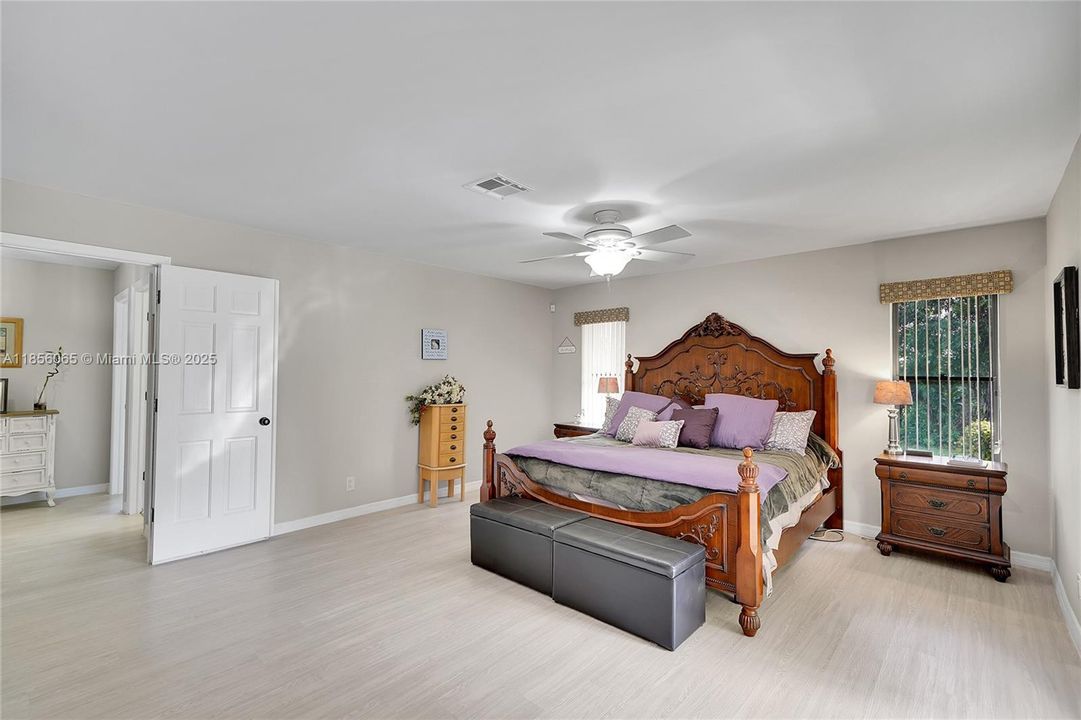 Недавно продано: $1,175,000 (4 спален, 3 ванн, 3358 Квадратных фут)