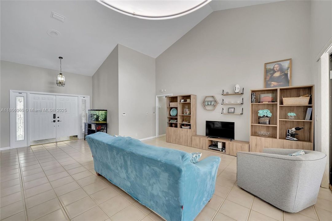 Недавно продано: $1,175,000 (4 спален, 3 ванн, 3358 Квадратных фут)