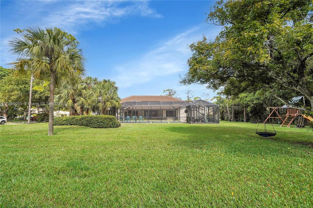 Недавно продано: $1,175,000 (4 спален, 3 ванн, 3358 Квадратных фут)