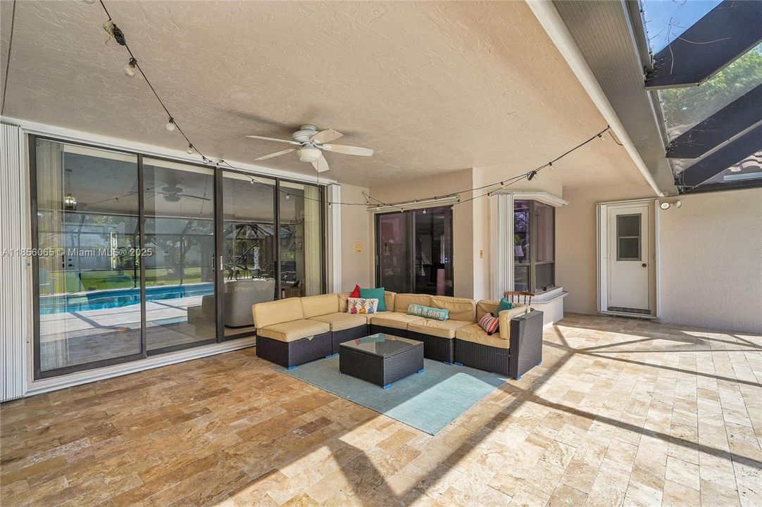 Недавно продано: $1,175,000 (4 спален, 3 ванн, 3358 Квадратных фут)