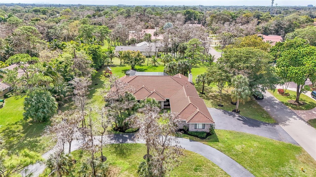 Недавно продано: $1,175,000 (4 спален, 3 ванн, 3358 Квадратных фут)