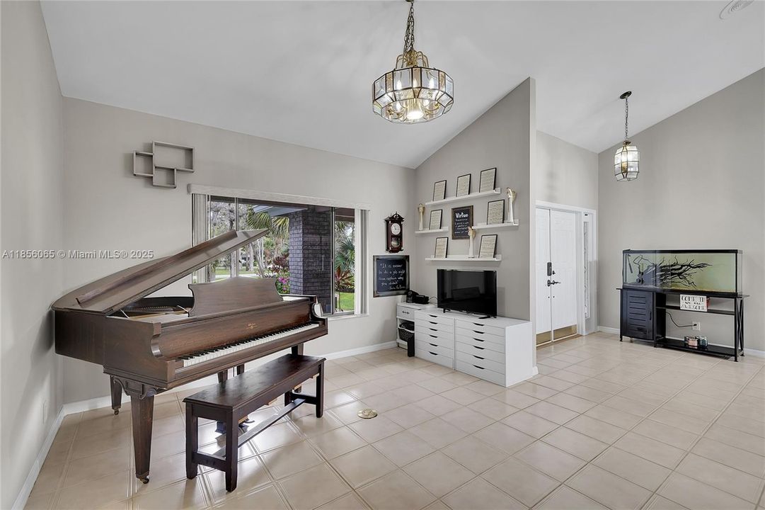 Недавно продано: $1,175,000 (4 спален, 3 ванн, 3358 Квадратных фут)