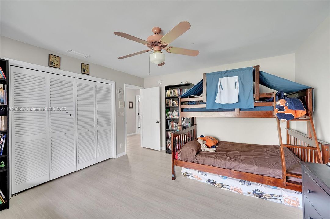 Недавно продано: $1,175,000 (4 спален, 3 ванн, 3358 Квадратных фут)