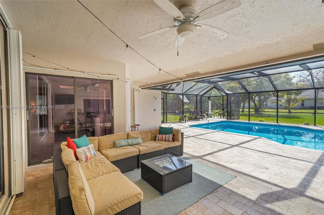 Недавно продано: $1,175,000 (4 спален, 3 ванн, 3358 Квадратных фут)