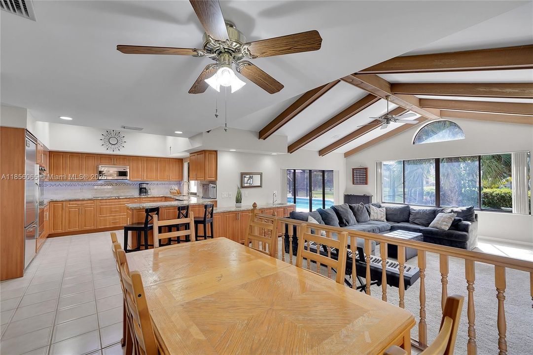 Недавно продано: $1,175,000 (4 спален, 3 ванн, 3358 Квадратных фут)