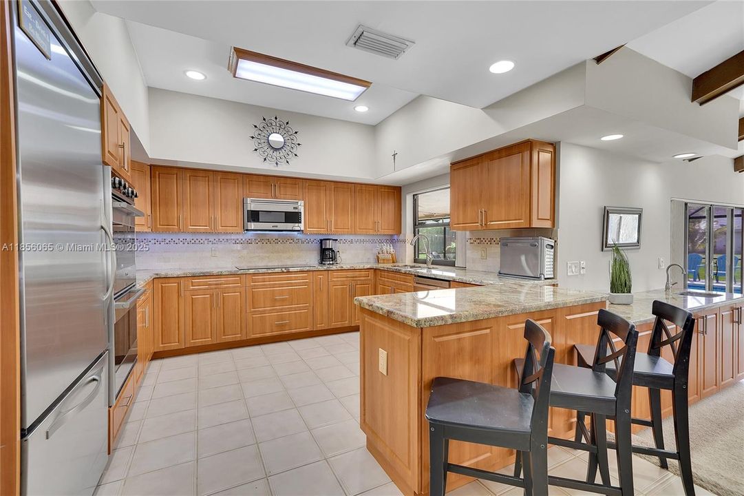 Недавно продано: $1,175,000 (4 спален, 3 ванн, 3358 Квадратных фут)