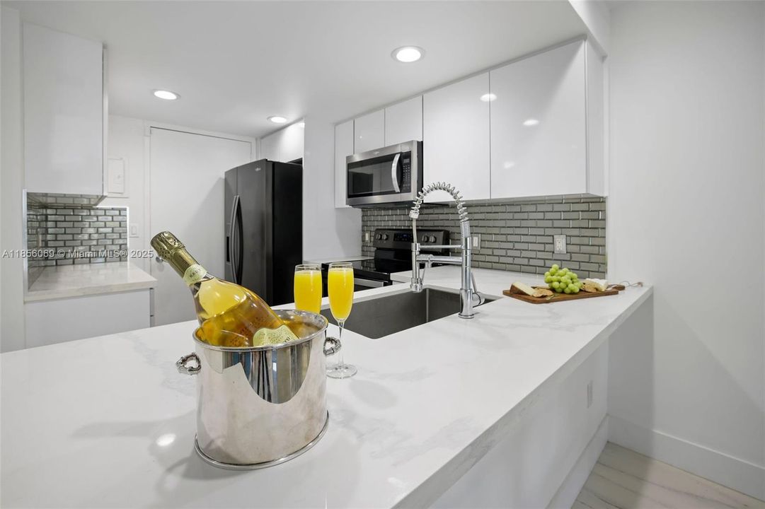 待售: $520,000 (1 贝兹, 1 浴室, 784 平方英尺)