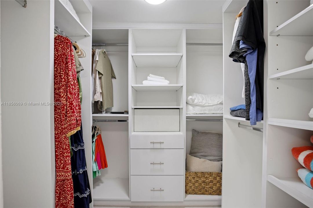 待售: $520,000 (1 贝兹, 1 浴室, 784 平方英尺)