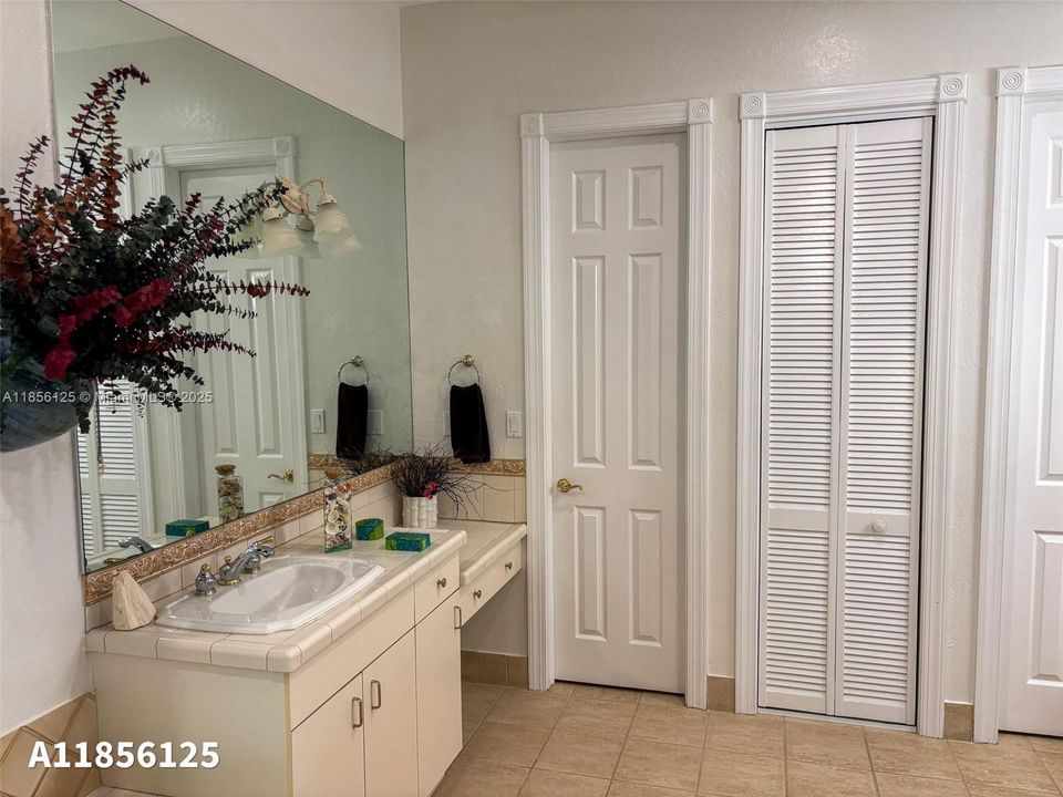 For Sale: $1,825,000 (4 beds, 4 baths, 3207 Square Feet)
