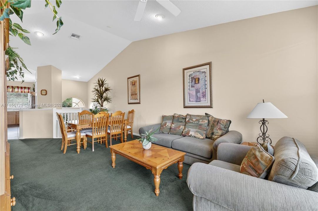 待售: $349,000 (3 贝兹, 2 浴室, 1866 平方英尺)