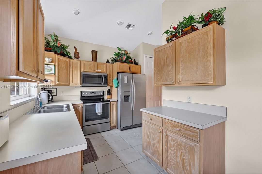 待售: $349,000 (3 贝兹, 2 浴室, 1866 平方英尺)