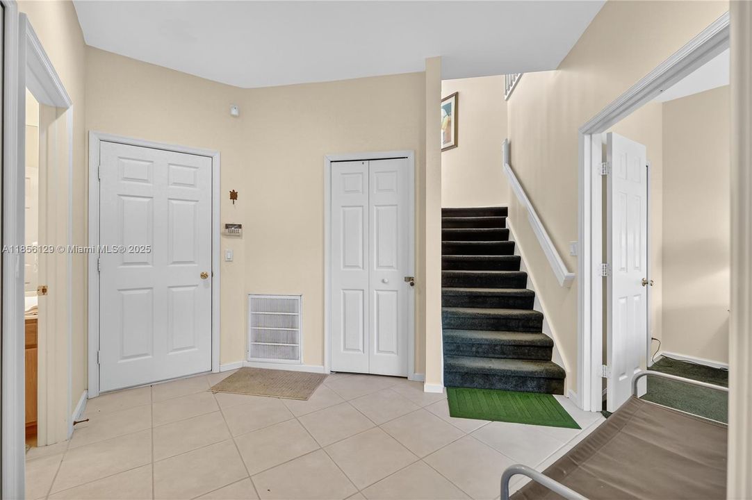 待售: $349,000 (3 贝兹, 2 浴室, 1866 平方英尺)