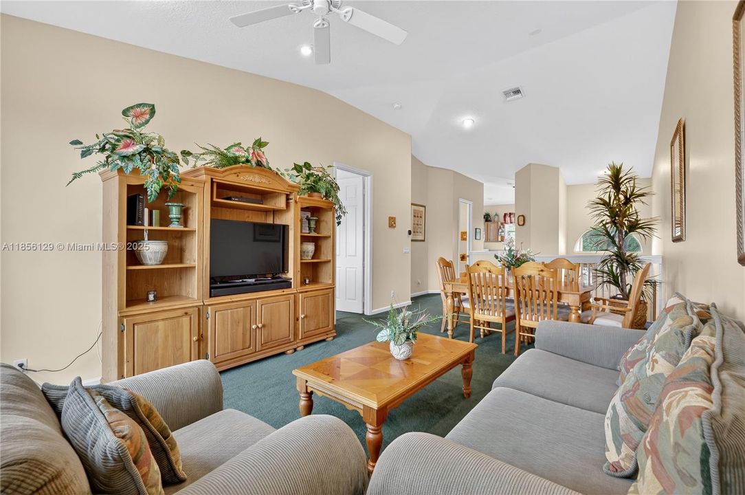 待售: $349,000 (3 贝兹, 2 浴室, 1866 平方英尺)