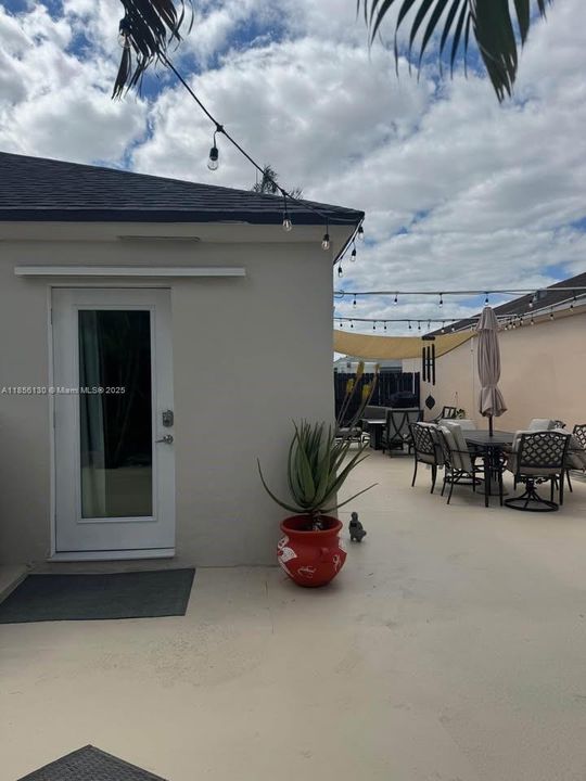 For Rent: $1,300 (1 beds, 1 baths, 333 Square Feet)