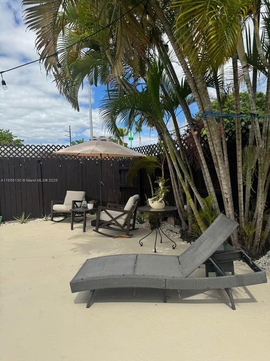 For Rent: $1,300 (1 beds, 1 baths, 333 Square Feet)