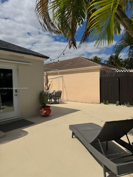 For Rent: $1,300 (1 beds, 1 baths, 333 Square Feet)