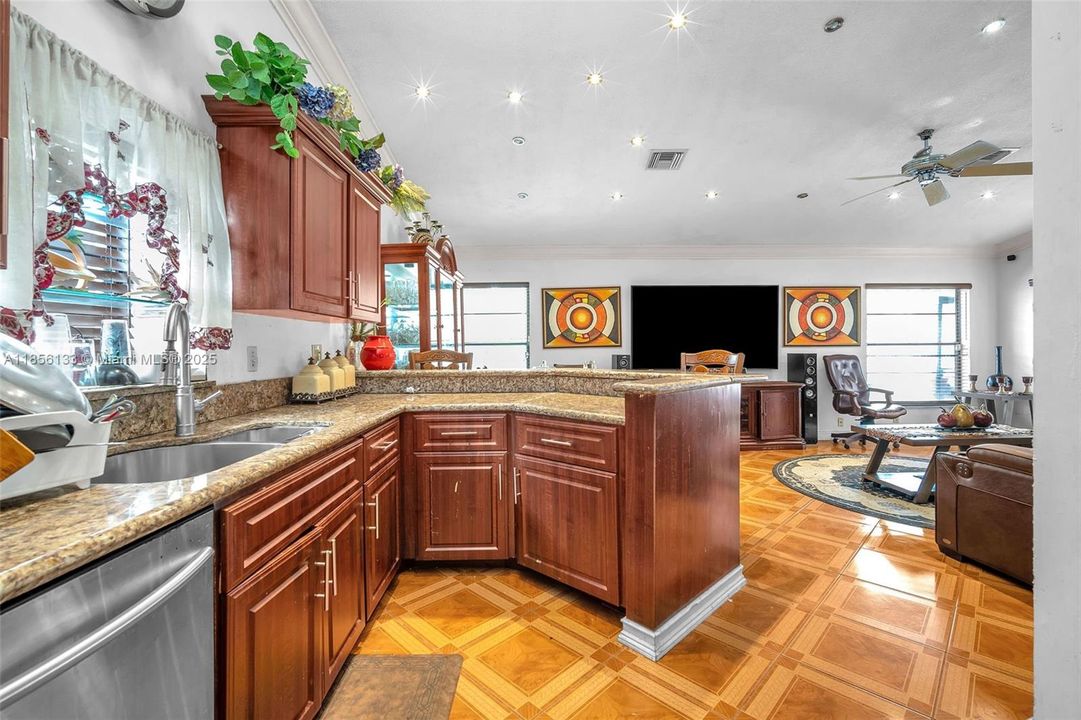 For Sale: $1,100,000 (5 beds, 3 baths, 2950 Square Feet)