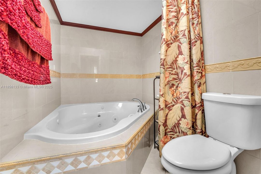 For Sale: $1,100,000 (5 beds, 3 baths, 2950 Square Feet)