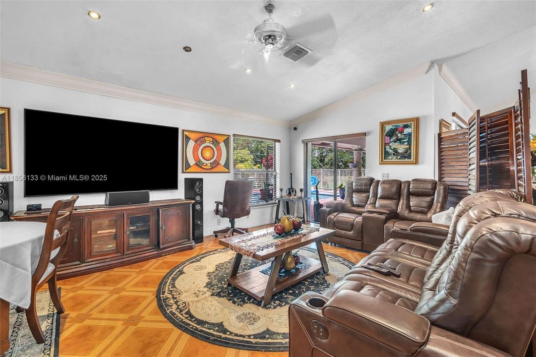 For Sale: $1,100,000 (5 beds, 3 baths, 2950 Square Feet)