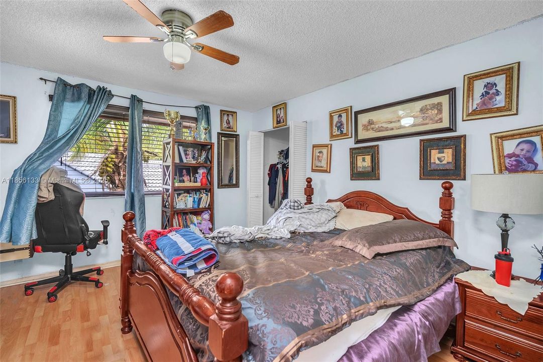 For Sale: $1,100,000 (5 beds, 3 baths, 2950 Square Feet)