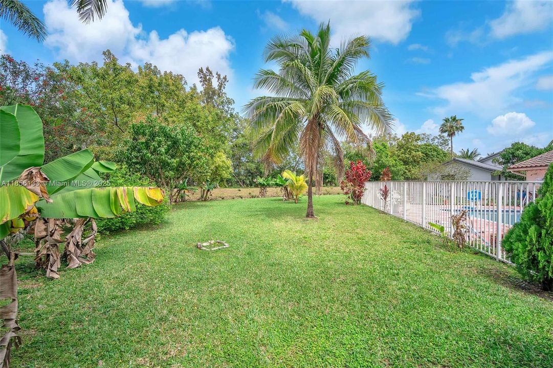 For Sale: $1,100,000 (5 beds, 3 baths, 2950 Square Feet)