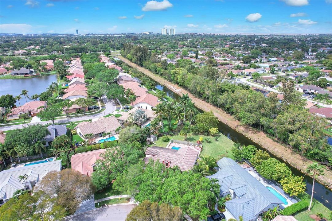 For Sale: $1,100,000 (5 beds, 3 baths, 2950 Square Feet)