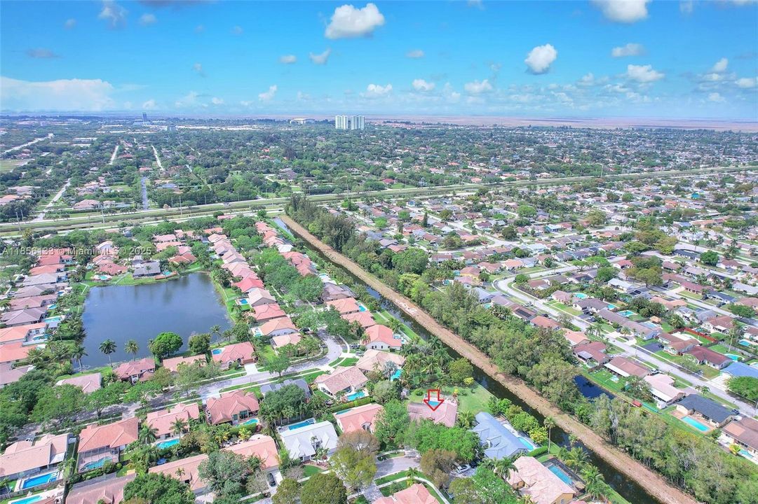 For Sale: $1,100,000 (5 beds, 3 baths, 2950 Square Feet)